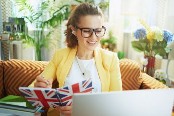 Free English courses online via ZOOM!